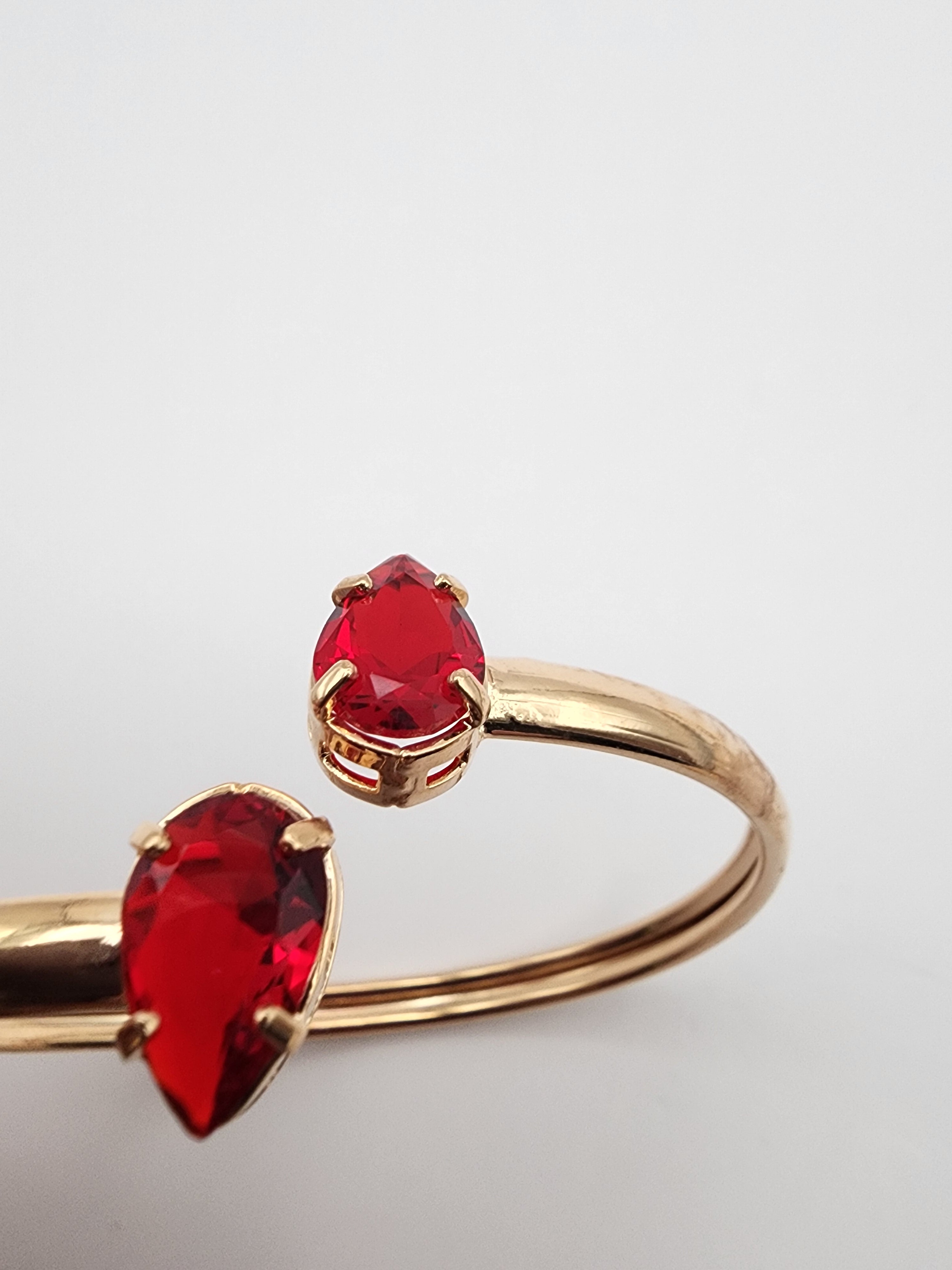 Mancerat Noir Dual Stone Cuff – 18K Gold Filled